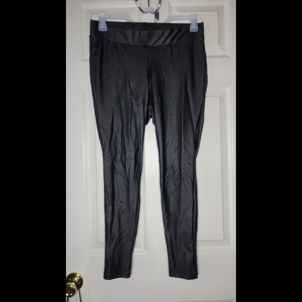 Torrid faux leather leggings EUC Size 0